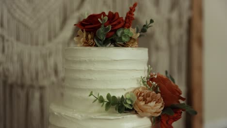 Elegante-Pastel-De-Bodas-En-Exhibición---Enfoque-Selectivo