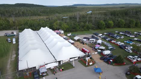 Festival-De-Polka-En-Cedar-Michigan,-Estados-Unidos,-Vista-Aérea