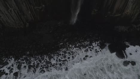 Kilt-rock-and-mealt-falls-on-the-isle-of-skye-with-sea-waves-crashing-on-shore,-aerial-view