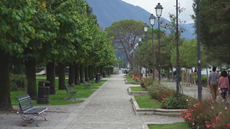 Fast-Leere-Promenade-Der-Stadt-Bellagio-In-Der-Nähe-Des-Comer-Sees