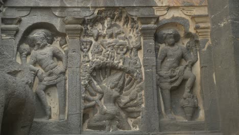 In-Stein-Gemeißelte-Statuen-Hinduistischer-Göttinnen-An-Den-Wänden-Des-Kailasha-Tempels-In-Den-Ellora-Höhlen-In-Der-Nähe-Von-Aurangabad-In-Maharashtra