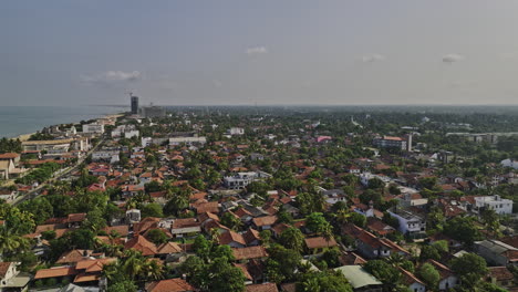 Negombo-Sri-Lanka-Drone-V12-Aéreo-Sobrevuelo-De-Vecindarios-Residenciales-Locales-Muy-Cerca-De-La-Costa-Capturando-Casas-Locales-Y-Hermosas-Vistas-Al-Océano---Filmado-Con-Mavic-3-Cine---Abril-De-2023
