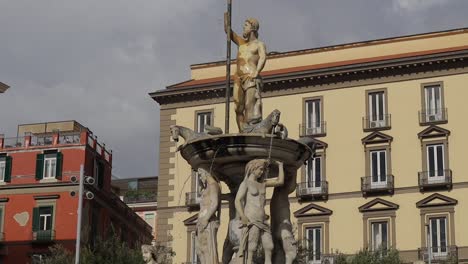 Fuente-Italiana-De-Neptuno-Con-Ninfas-Y-Tritones-Plaza-Del-Municipio-Famoso-Monumento