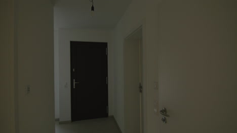 Esszimmer-Und-Wohnzimmer-In-Einem-Offenen-Konzept,-Lange-Kamerafahrt