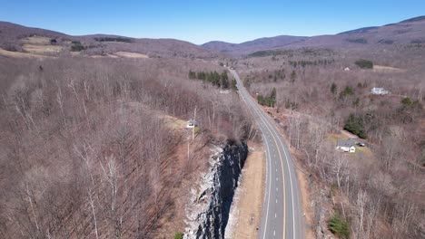 Gazebo-above-sheer-rockface-among-rolling-hills-of-the-Appalachian-mountains-in-Western-Massachusetts