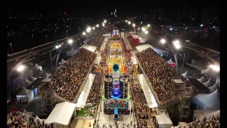 Paseo-De-Carnaval-En-Sao-Paulo-Brasil