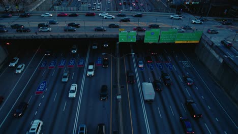 Luftaufnahme-Des-Abendverkehrs-Auf-Der-I-75-Und-Der-I-85-In-Atlanta