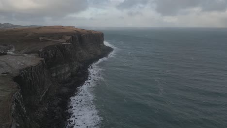 Kilt-rock-on-the-isle-of-skye-in-scotland-with-waves-crashing-against-cliffs,-aerial-view