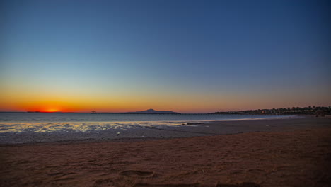 Amanecer-En-La-Playa-En-El-Mar-Rojo-Resplandor-De-La-Mañana-Time-lapse-El-Nivel-Del-Mar