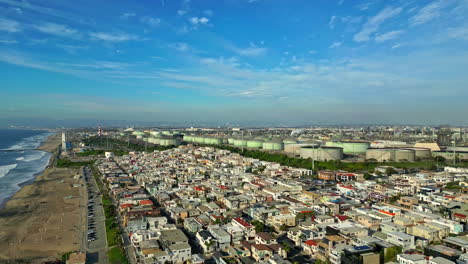 Aerial-view-of-El-Segundo-residential-neighborhood-alongside-refinery