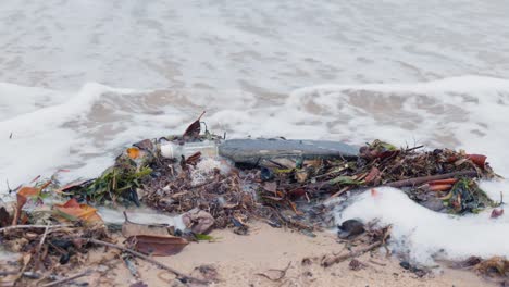 An-Einem-Abgelegenen-Strand-Im-äußersten-Norden-Australiens-Wurde-Müll-Angespült