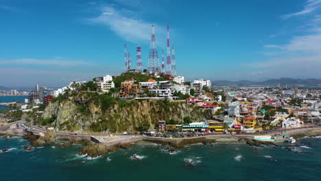 Vista-Aérea-Alrededor-De-La-Colina-De-La-Caja-De-Hielo-Mirador-Vista-Hermosa,-En-Mazatlán,-México