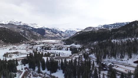 Ciudad-Turística-De-Telluride-Durante-El-Invierno,-Paisaje-Nevado