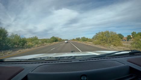 POV:-Conduciendo-Por-La-Carretera-Interestatal-19-En-El-Sur-De-Arizona-En-Una-Tarde-Nublada