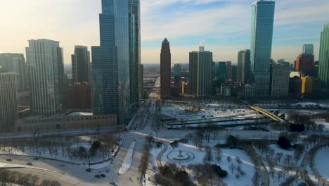 Luftaufnahmen-Der-Innenstadt-Von-Chicago-In-Der-Nähe-Des-Michigansees-Bei-Temperaturen-Unter-Null-Im-Winter