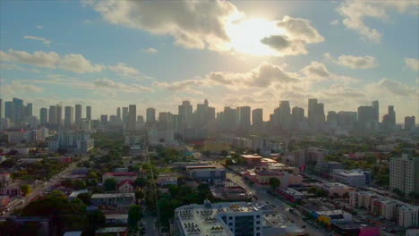 Toma-Aérea-4k-Del-Amanecer-Del-Día-Del-Horizonte-De-Miami