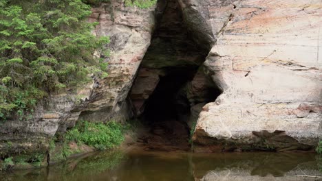 The-Ahja-River,-sandstone-outcrop-and-virgin-cave
