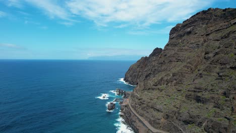 Vista-Aérea-De-La-Costa-De-La-Gomera,-Islas-Canarias,-España.