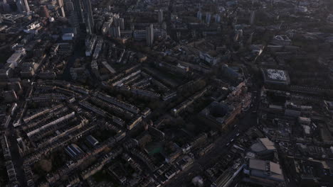 Toma-Aérea-Panorámica-Desde-Angel-Islington-Hacia-La-Ciudad-De-Londres.