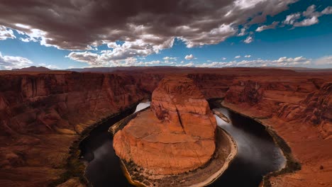 Famous-Horseshoe-Bend,-river-bend-canyon-at-Colorado-River,-near-Grand-Canyon,-Arizona
