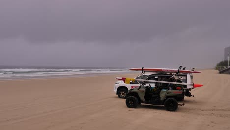 Vista-A-Lo-Largo-De-Playas-Vacías-Debido-A-Las-Fuertes-Lluvias-Y-Al-Mal-Tiempo-En-Surfers-Paradise