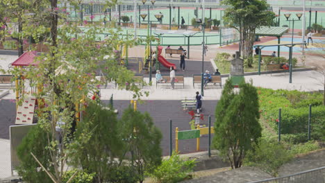 Outdoor-playground-in-the-middle-of-downtown-Hong-Kong,-China