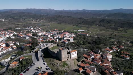 Belmonte-Castle-Overlook,-Castelo-Branco,-Portugal---Luftüberflug