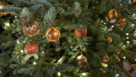 Weihnachten-Dekoriert-Fichte-Immergrün-Natürlichen-Baum-Und-Lichter-Feier