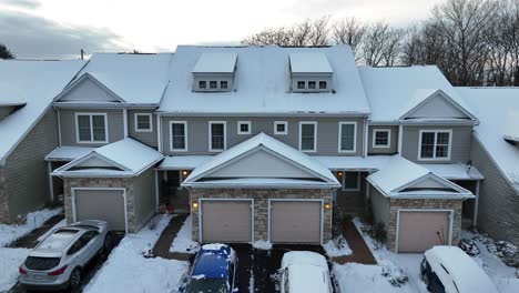 Nachbarschaftshäuser-In-Den-USA-Während-Des-Winterschneesturms