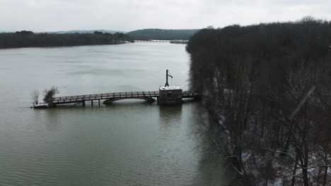 -Lake-Sequoyah-old-bridge-on-a-winter-snowy-day,-aerial-drone-shot,-forward