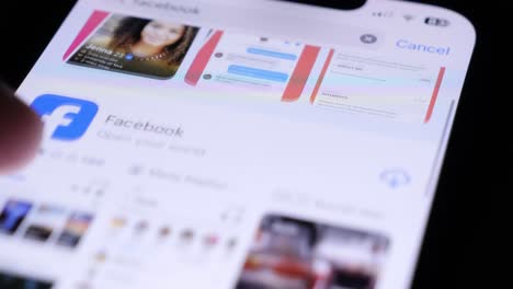 Descargar-La-Aplicación-De-Facebook-Desde-La-Tienda-De-Aplicaciones-Del-IPhone-Y-Luego-Abrirla,-Primer-Plano-Estático