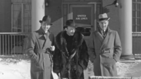 Men-Stand-Outside-the-American-Airlines-Office-in-New-York-in-the-1930s