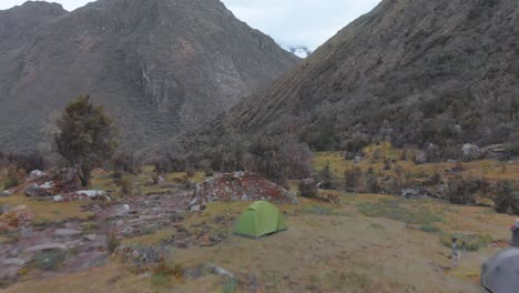 Group-of-people-camping-in-the-santa-cruz-trek,-peru-the-andes