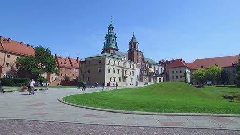 Castillo-Real-Y-Catedral-De-Wawel,-Cracovia