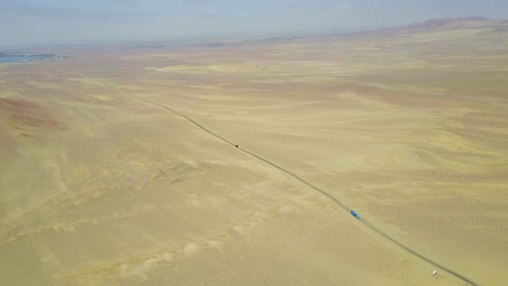 Malerische-Wüstenlandschaft-Aus-Der-Luftdrohne-In-Peru