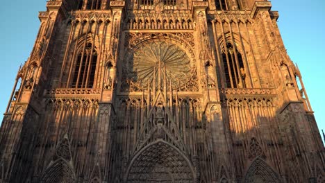 Strasbourg-Cathedral-considerable-parts-of-it-are-still-in-Romanesque-architecture,-it-is-widely-considered-to-be-among-the-finest-examples-of-Rayonnant-Gothic-architecture