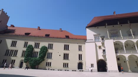 Krakow-Poland,-Wawel-Castle-Representative-Royal-Chambers-Plateau-With-People,-Panorama