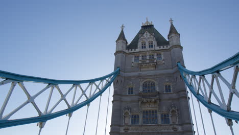 Puente-Arquitectónico-De-La-Torre-En-Londres,-Inglaterra,-Reino-Unido.