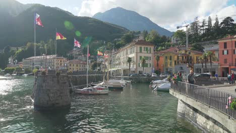 El-Encantador-Pueblo-De-Menaggio-Está-Situado-En-El-Centro-Del-Lago-De-Como