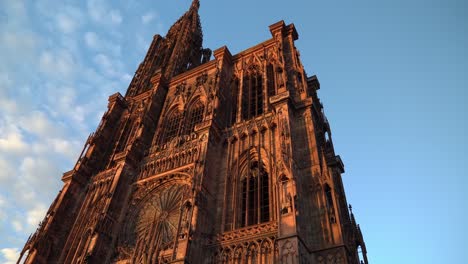 Strasbourg-Cathedral-on-autumn-evenings,-the-lighting-effects-around-the-cathedral-are-simply-magical-to-watch