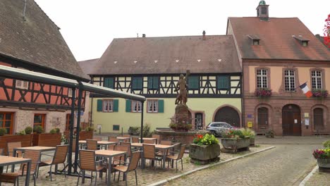 Kientzheim-paved-streets-distribute-half-timbered-houses-and-Schwendi-square