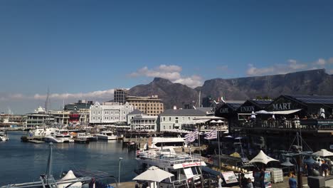 Cape-Town-waterfront-and-Table-Mountain-on-a-still-sunny-day