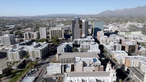 Neighborhood-in-Tucson,-Arizona-with-Tucson-skyline-with-drone-video-moving-in
