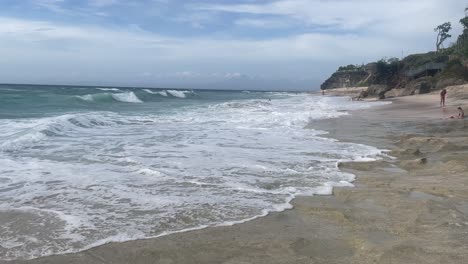 Playa-De-Tierra-De-Ensueño-En-Indonesia