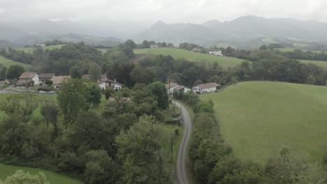 Ainhoa-Landschaft,-Pyrénées-Atlantiques,-Region-Nouvelle-Aquitaine-Im-Südwesten-Frankreichs