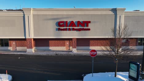 Giant-Food-and-Drugstore-Building-with-parking-area-in-winter