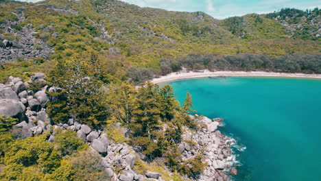 Aerial-Cinematic-view-reveal-the-beach-of-Radical-bay,-Magnetic-Island