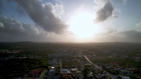 Sonne-Und-Wolken-Luftaufnahme-In-Aruba