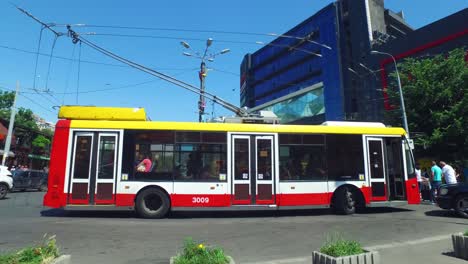 Odessa-Ukraine-Public-Transportation,-Electric-Bus-on-Station-in-Arkadia-on-Summer-Day