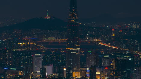 Lotte-World-Tower-Bei-Nacht,-Blick-Auf-Die-Skyline-Von-Seoul-Vom-Berg-Namhansanseong---Zeitraffer